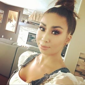 Meet your Posher, Nina